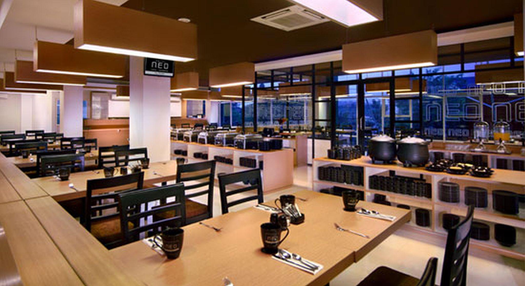 호텔 네오 찬디 심팡 리마 - 세마랑 바이 애스턴 외부 사진