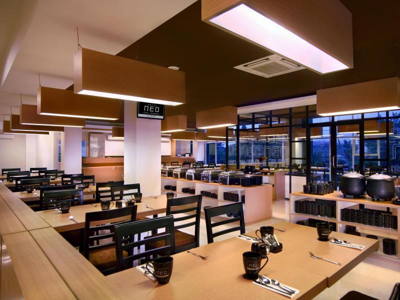 호텔 네오 찬디 심팡 리마 - 세마랑 바이 애스턴 외부 사진